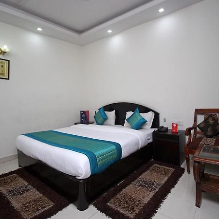 Oyo Ashoka International Near Gurudwara Shri Bangla Sahib Hotel New Delhi Bagian luar foto