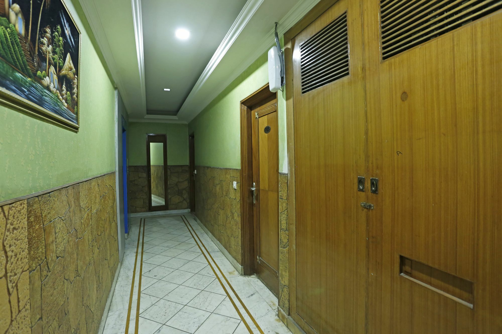 Oyo Ashoka International Near Gurudwara Shri Bangla Sahib Hotel New Delhi Bagian luar foto